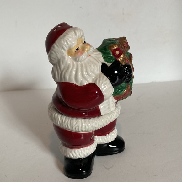 Fitz & Floyd Vintage Salt Bottom & Pepper Top Santa Holding Wreath 5" x 3.5" - Picture 9 of 16